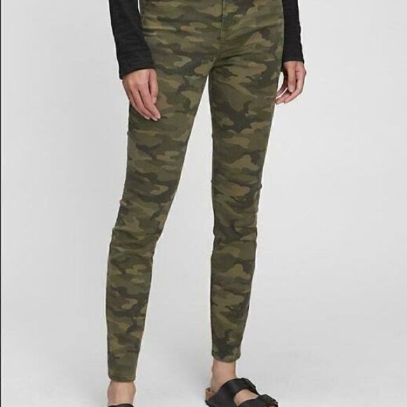 New GAP Camo High Rise Pants - Picture 1 of 3